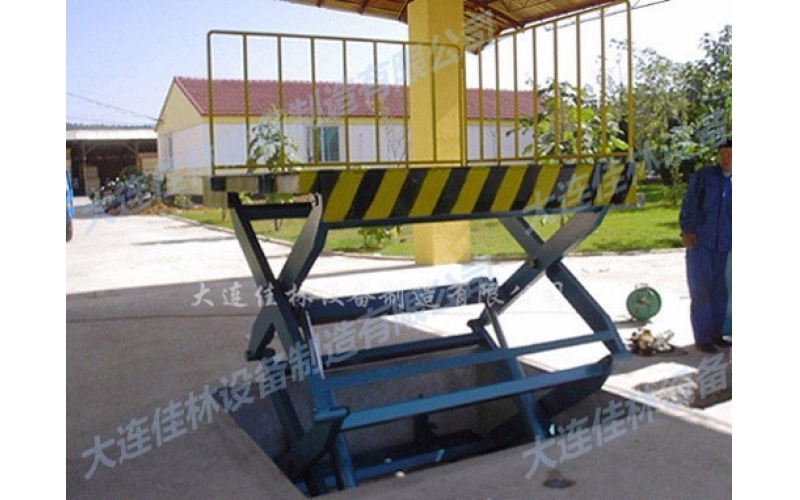 液壓升降平臺(tái)