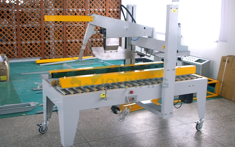 自動折蓋封箱機